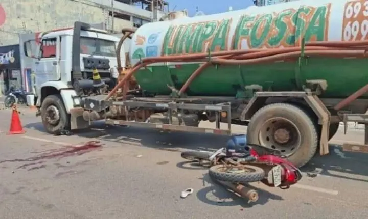 Passageira de motocicleta morre em grave acidente com caminhão