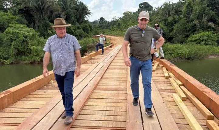 Pedro Fernandes acompanha obras do DER na Ponte do Cabeça, na RO-010