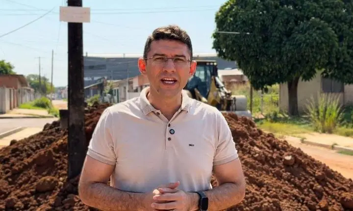 Pedro Geovar acompanha obras na Rua Aquiles Paraguaçu