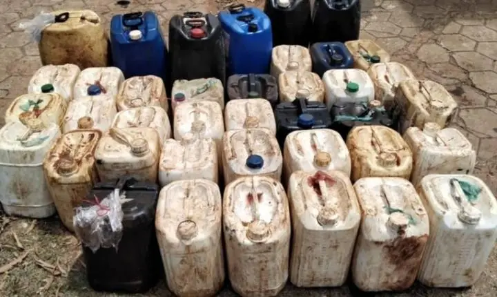 PF apreende mil litros de combustível em porto clandestino na fronteira em RO
