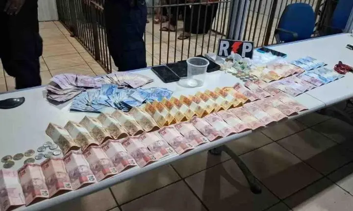 PM fecha ponto de tráfico e detém cinco no Beco da Duque