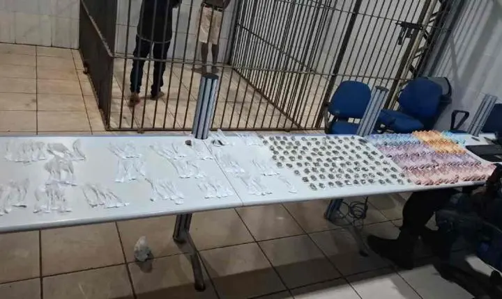 Polícia apreende 201 porções de drogas no bairro São Francisco
