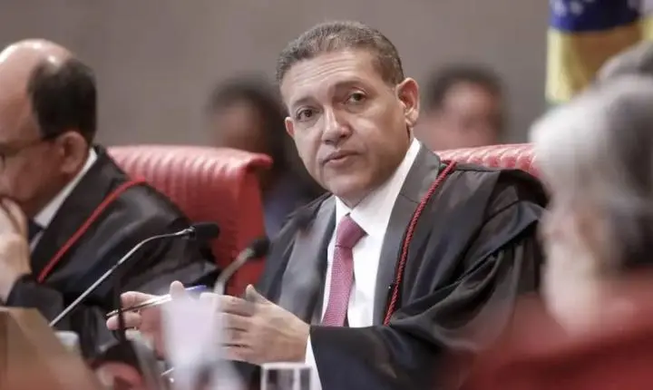 Presidente do TSE cobra Fachin e reclama de sobreposição de competências do STF