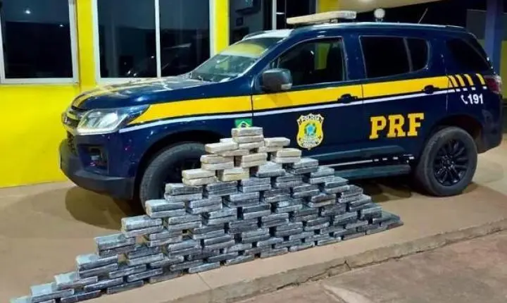 PRF intercepta carregamento de cocaína escondido em SUV transportado por caminhão-cegonha