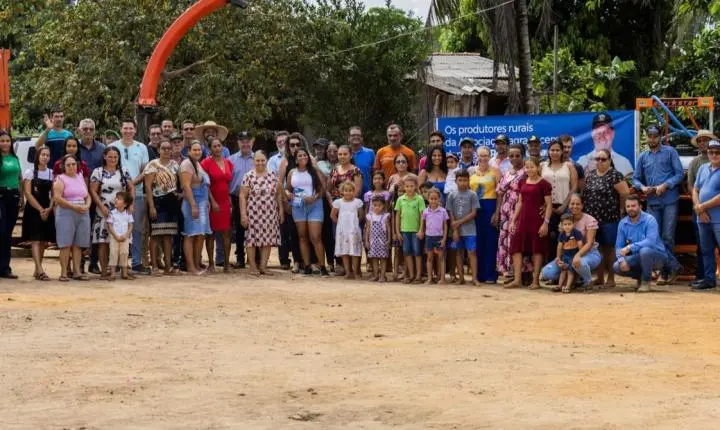 Produtores do Assentamento Élcio Machado recebem novos implementos agrícolas com recurso do deputado Pedro Fernandes