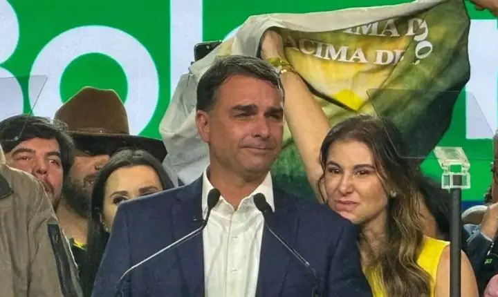 Reportagem aponta que Flávio Bolsonaro viajou em jato ligado a Daniel Vorcaro