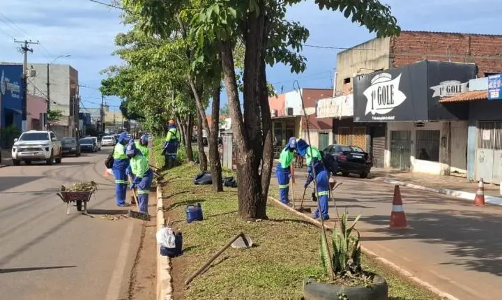 Roçagem melhora espaços públicos de Porto Velho