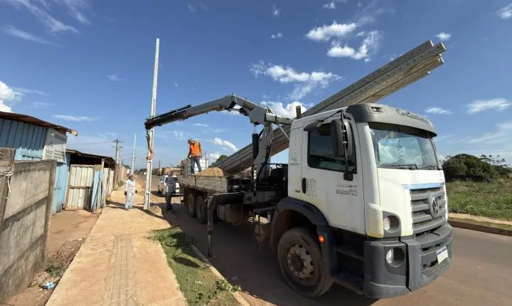 Rua Capão da Canoa recebe rede de iluminação pública pela primeira vez
