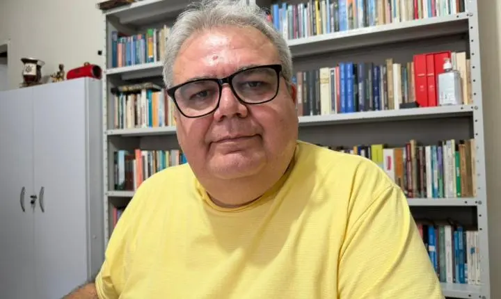 Samuel Costa conversa com o professor e jornalista Herbert Lins em mais um episódio do 10 Minutos de Prosa