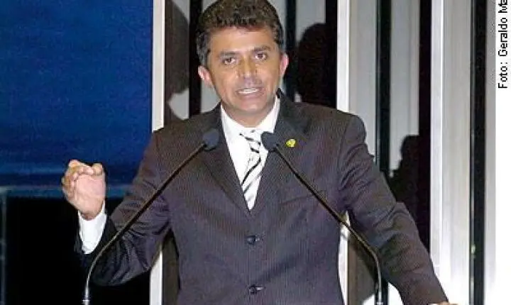 Senador cassado em Rondônia tem aliado e filho na disputa pelo governo em partidos diferentes