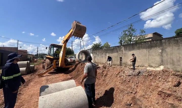 Serviços de infraestrutura avançam no bairro Três Marias
