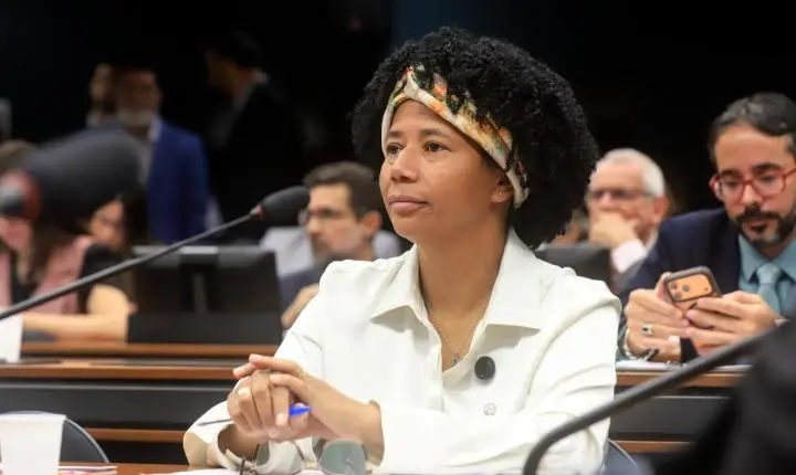 Sílvia Cristina comemora aprovação da aposentadoria especial de agentes comunitários de saúde e de endemias