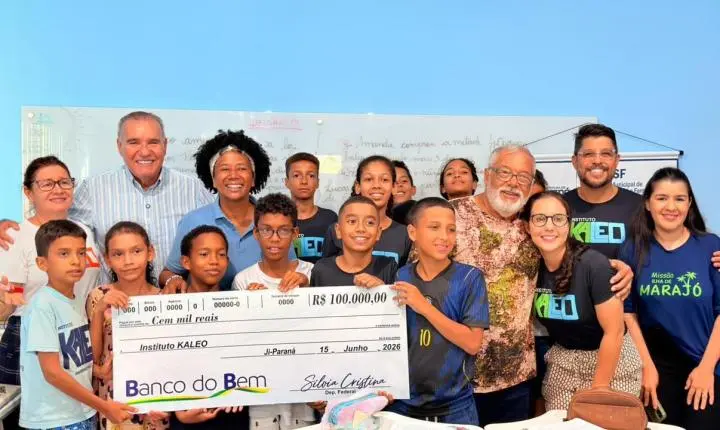 Sílvia Cristina participa da entrega de van para a Apae e recursos para entidades em Ji-Paraná