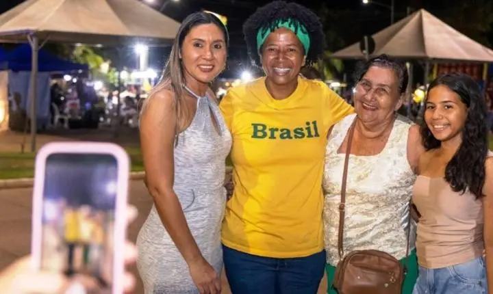 Sílvia Cristina reúne mulheres na capital