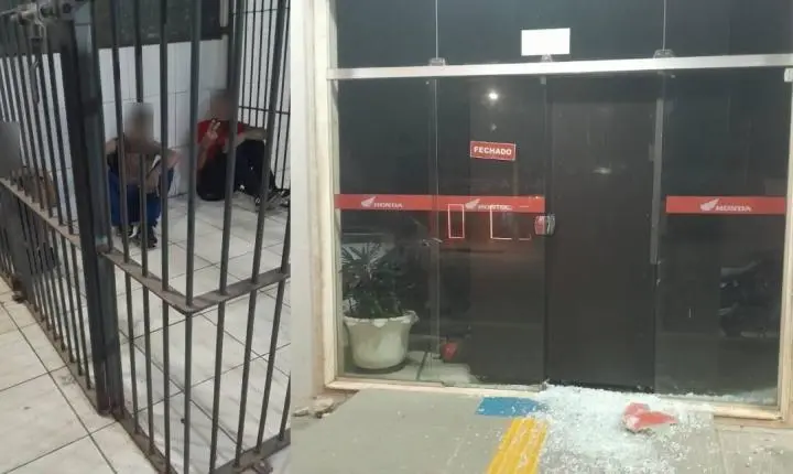 Tentativa de furto em concessionária encerra com menores detidos na capital