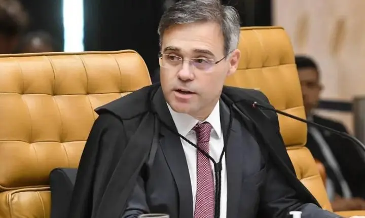 TSE determina remoção de vídeo de André Janones e Lindbergh Farias com supostas propostas de Flávio Bolsonaro