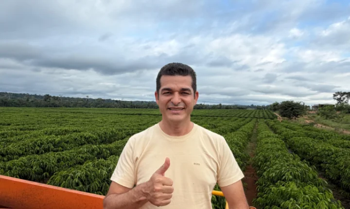 Vereador Adalto destaca avanço da cafeicultura e modernização no campo durante visita na Linha P.O