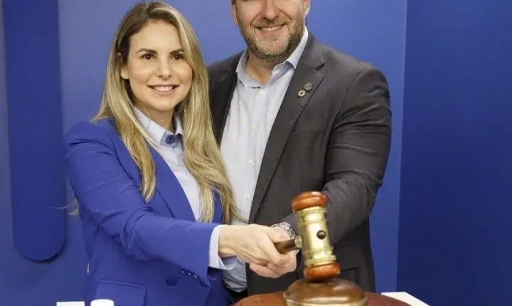 Vereadores são unânimes em cobrar explicações de Carla Redano e acenam com cassação