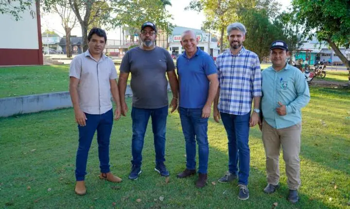 Wiveslando Neiva destaca importância das lousas digitais para fortalecer a aprendizagem nas escolas de Corumbiara